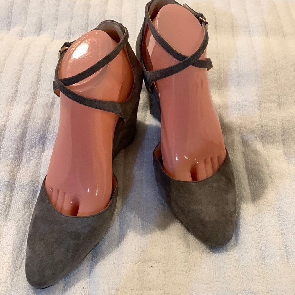 COLE HAAN Womens Gray Suede Strappy Wedge. Size 8.5. Very Nice.